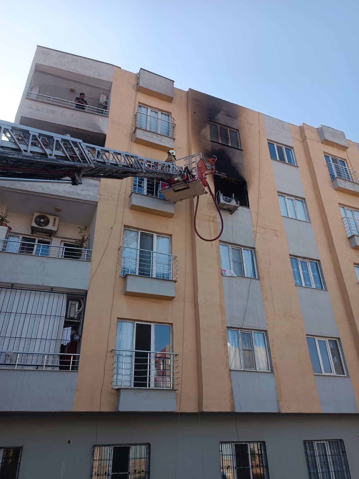 Mardin Kızıltepe\'de Apartman Dairesinde Yangın Çıktı