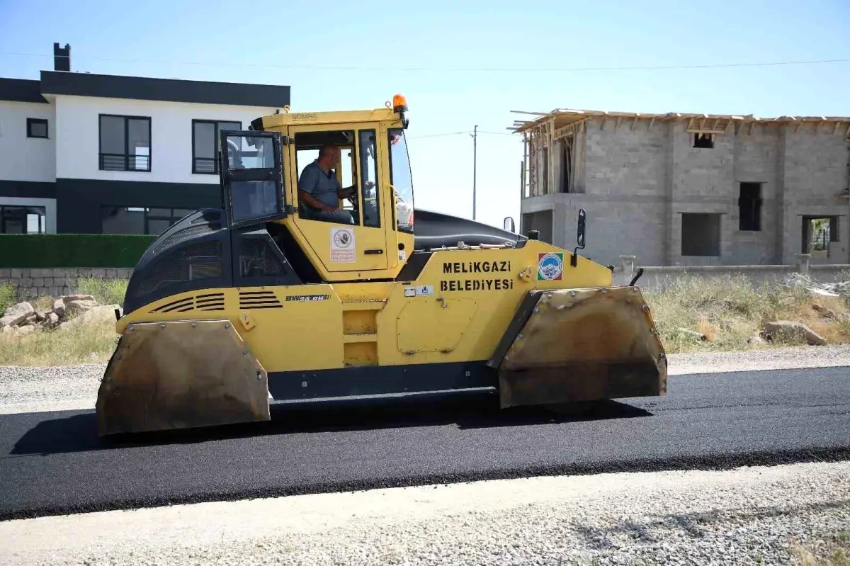 Melikgazi Belediyesi Mimarsinan Mahallesi\'nde Yeni Asfalt Çalışmalarına Başladı