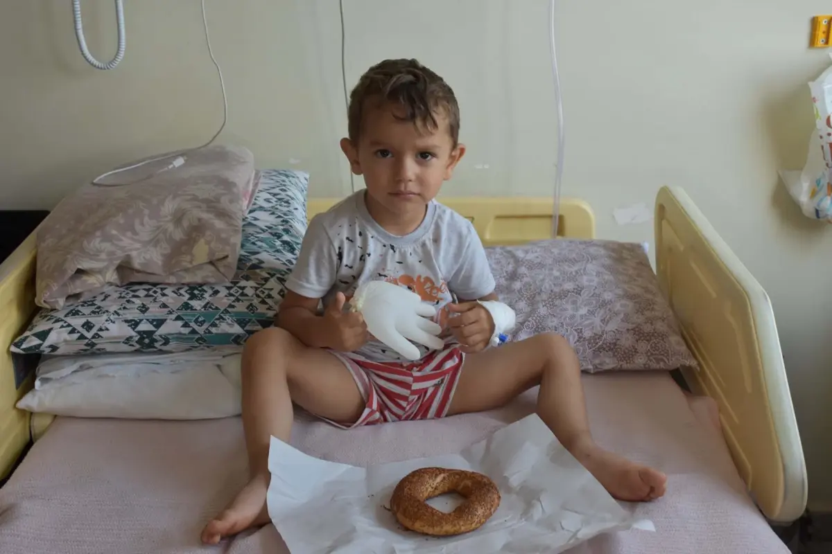 2 Yaşındaki Çocuğun Ses Tellerindeki Kitle Ameliyatla Alındı