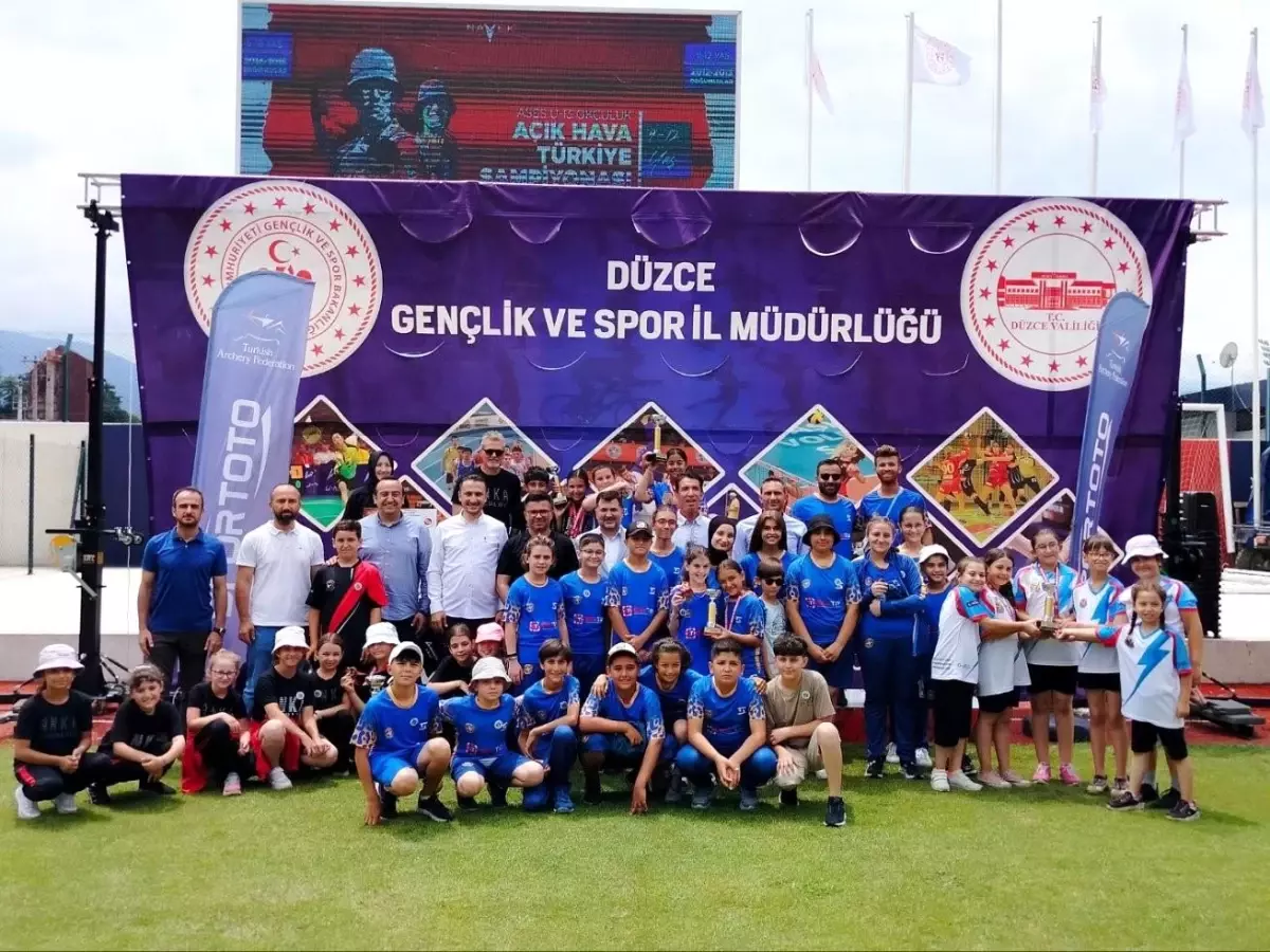 Ases U-13 Okçuluk Açık Hava Türkiye Şampiyonası\'nda dereceye giren sporculara ödülleri verildi