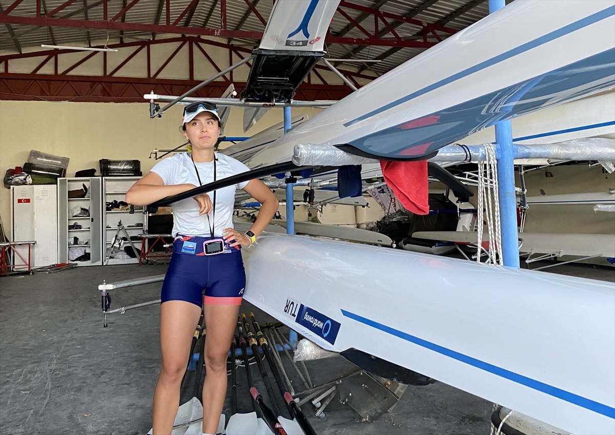 Türkiye\'yi olimpiyatlarda temsil edecek ilk kadın kürek sporcusu Elis Özbay