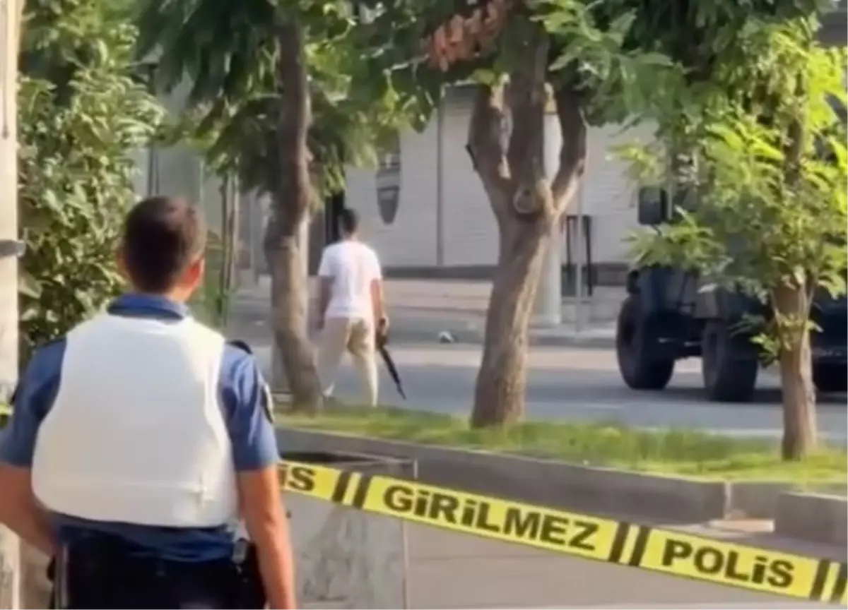 Mersin\'de Polis Merkezi Önünde Pompalı Tüfekle Ateş Açıldı