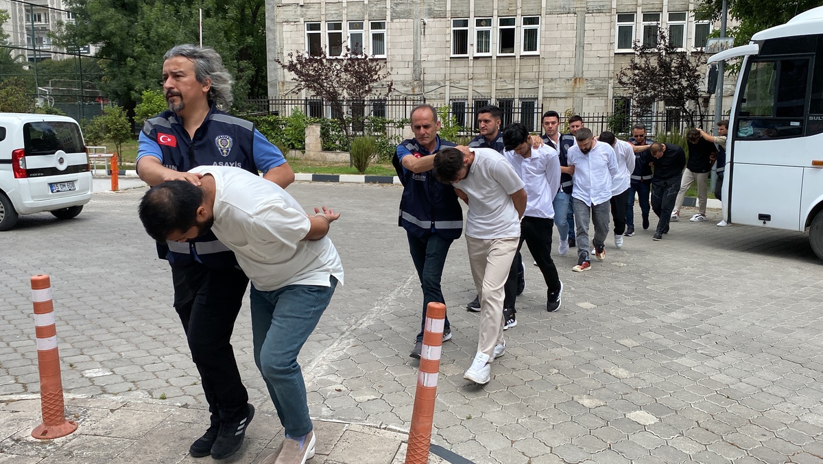 Samsun ve İstanbul\'da Dolandırıcılık Operasyonu: 8 Şüpheli Adliyeye Sevk Edildi