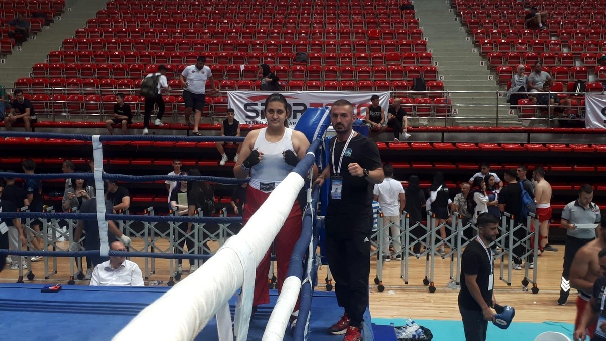 Çayırova Belediyesi Eğitim Spor Kulübü Sporcusu Sinem Erdoğan Türkiye Kick Boks Şampiyonası\'nda Birinci Oldu