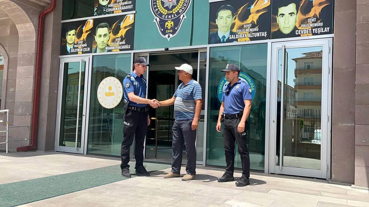 Yozgat\'ta Telefon Dolandırıcılarından Son Anda Kurtulan Yaşlı Adam