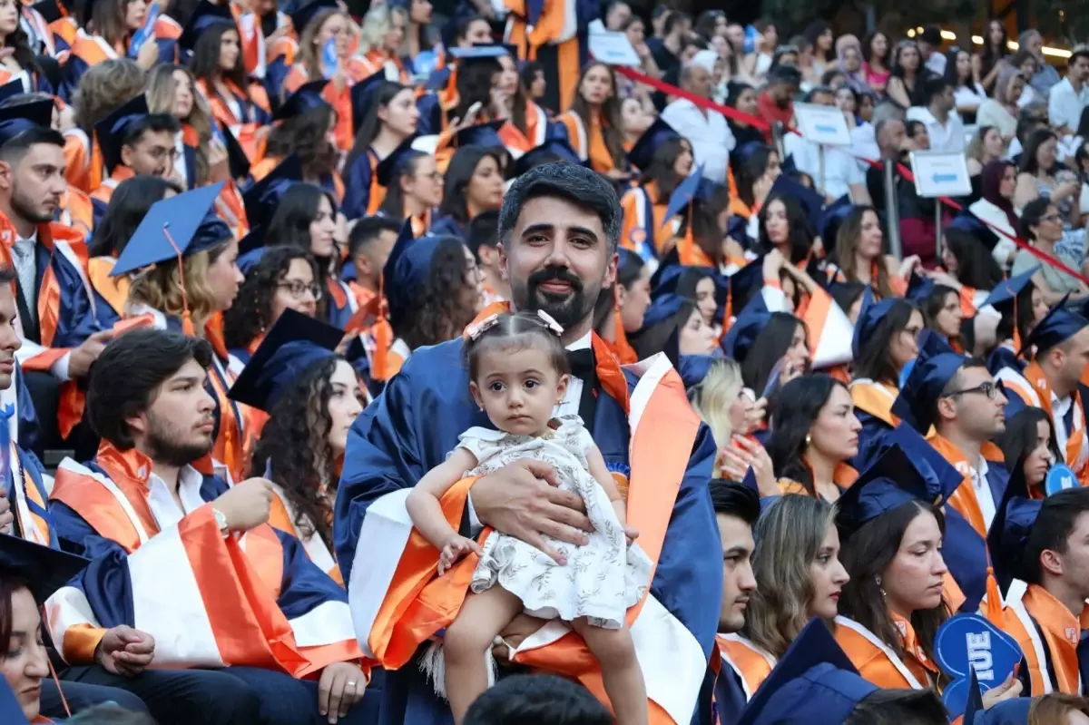 Şahin Çakar, Kızıyla Birlikte Hukuk Fakültesi Diplomasını Aldı