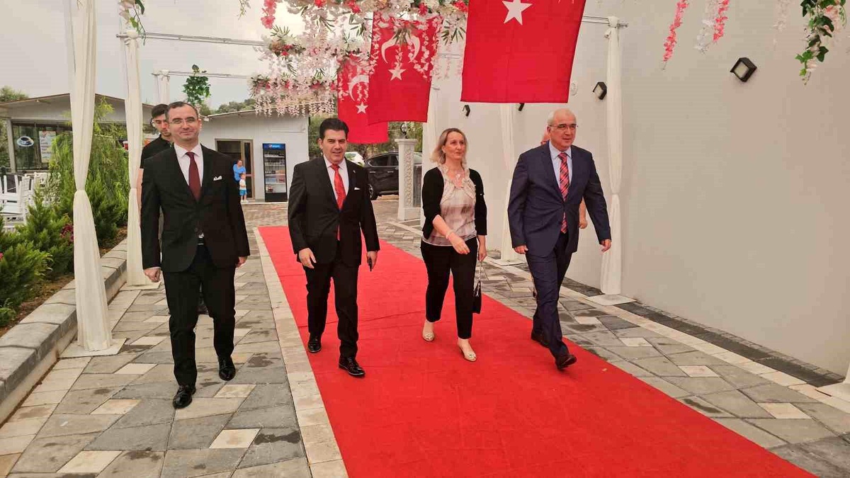Nazilli\'de Adli Yargı Ana Kararnamesi nedeniyle tayin olan hakim ve savcılar için veda etkinliği düzenlendi