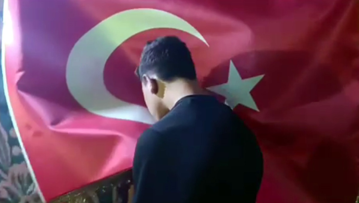 Türk Bayrağına Saldıran Şüpheli Gözaltına Alındı