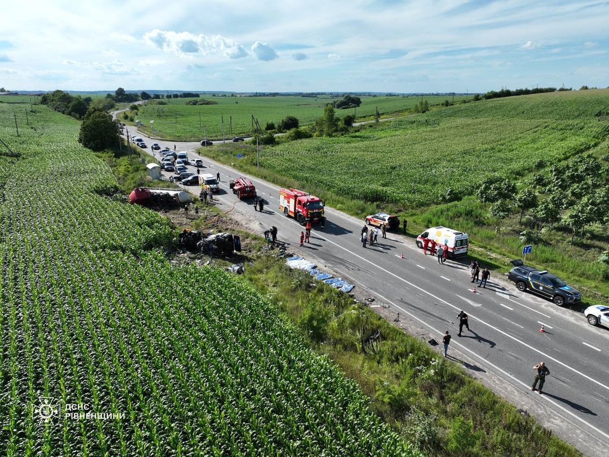 Ukrayna\'da kamyon ve minibüs çarpışması: 14 ölü