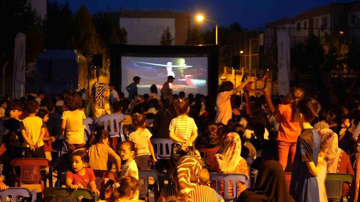 Adıyaman Belediyesi Yaz Tatilinde Açık Hava Sineması Etkinlikleri Düzenliyor