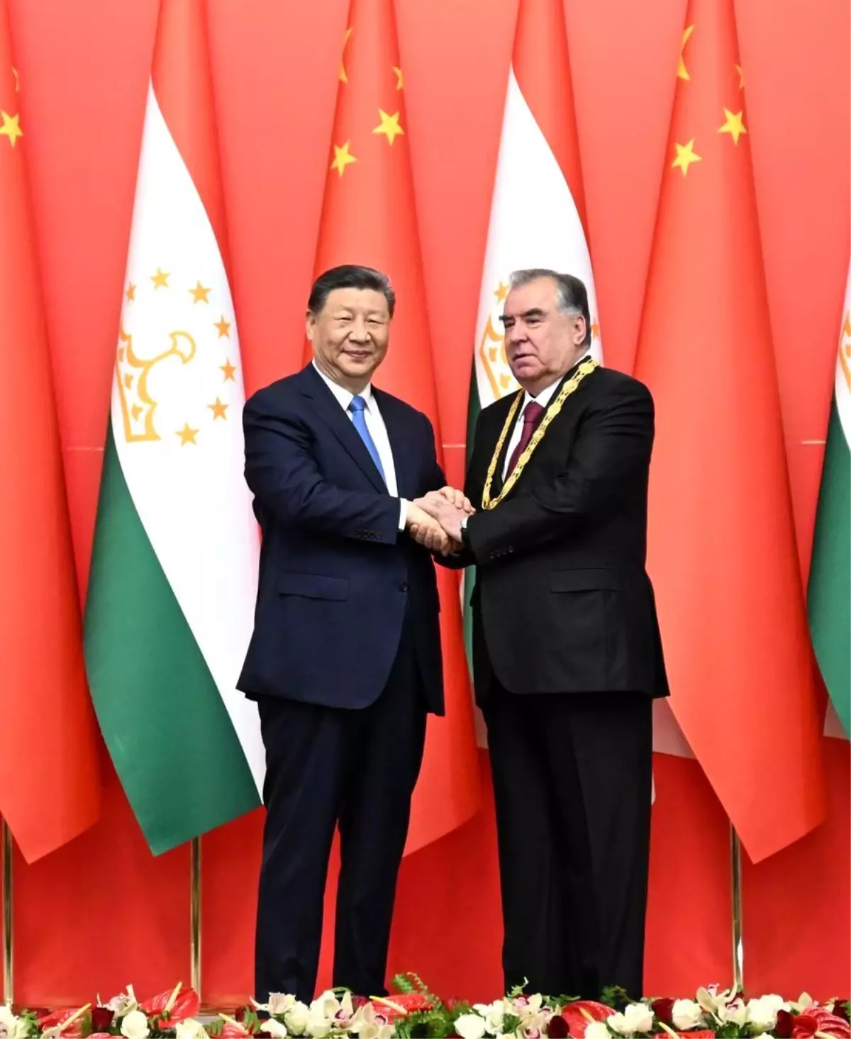 Çin Cumhurbaşkanı Xi Jinping, Tacikistan Cumhurbaşkanı\'na Dostluk Madalyası Verdi