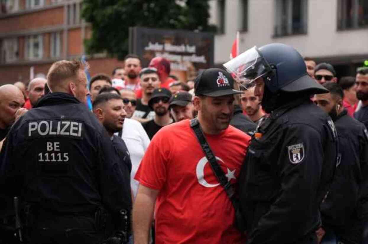 Almanların öfkesi dinmiyor! Hollanda maço öncesi taraftarlarımız gözaltında