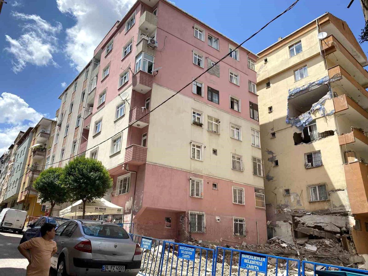 Bahçelievler\'deki çürük binalar tahliye ediliyor