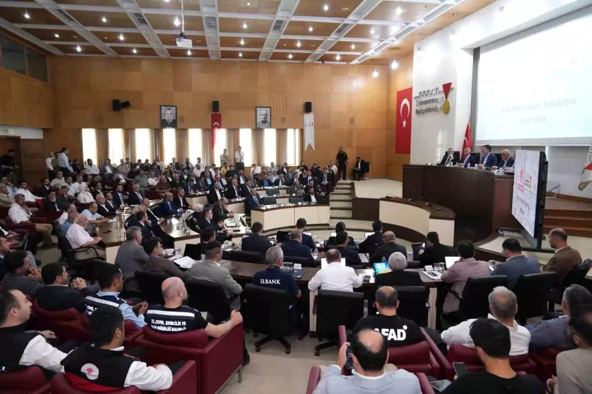 Çevre Bakanı Murat Kurum, Kahramanmaraş\'ta deprem bölgesiyle ilgili toplantıya katıldı