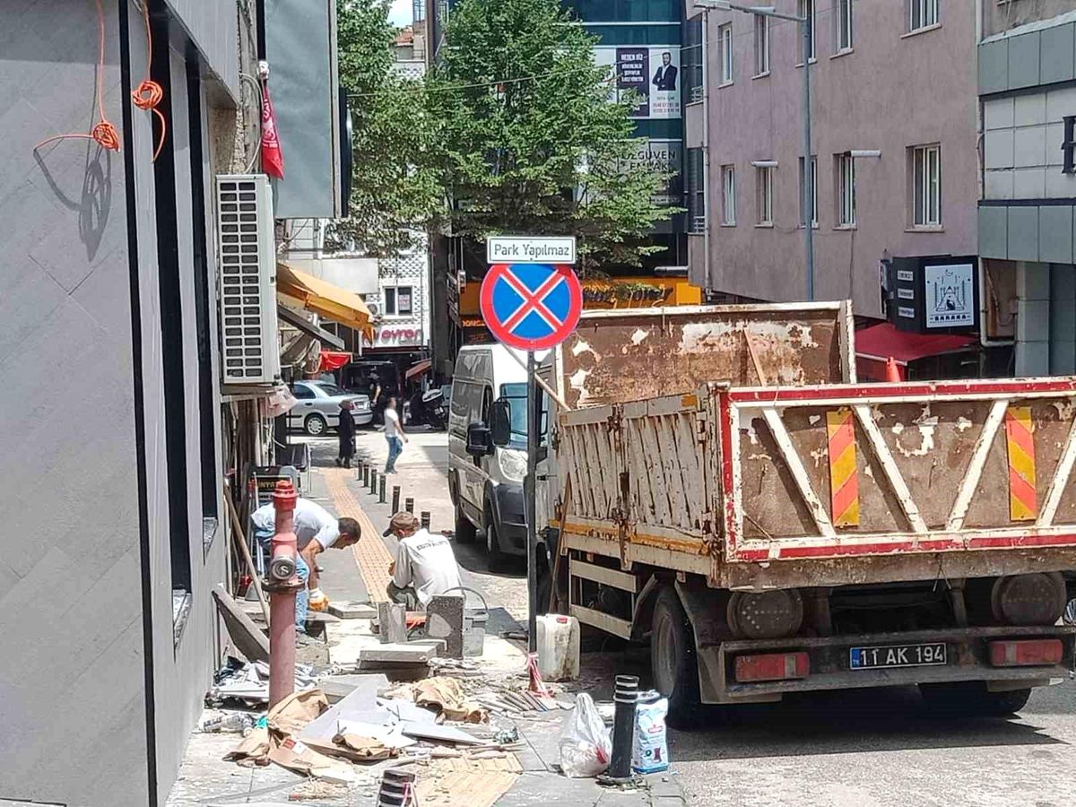 Bilecik\'te Kaldırım Tamiri Hızla Yapıldı