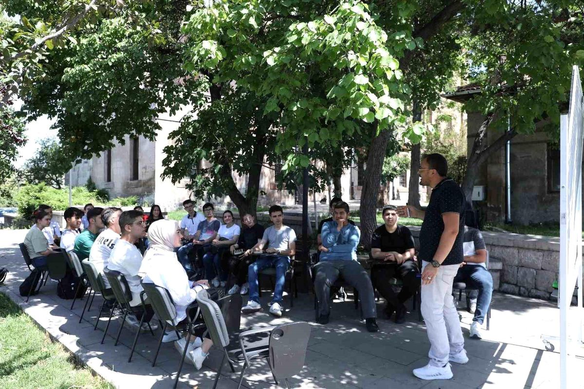 Kayseri\'de Matematik Kampı Öğrencileri Motive Ediyor