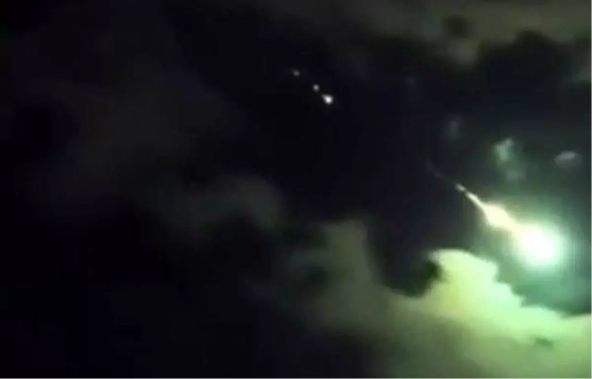 Çankırı ve Kastamonu\'da Gökyüzünde Parlak Cisimler Görüldü