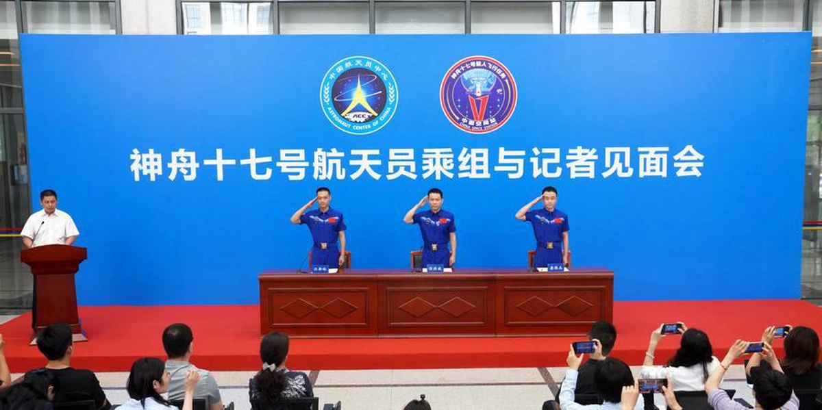 Çin\'in Shenzhou-17 Mürettebatı Basının Karşısına Çıktı