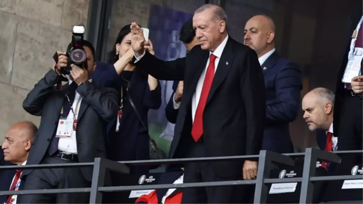 Erdoğan, Türkiye-Hollanda futbol maçını izlemek üzere Berlin\'e geldi