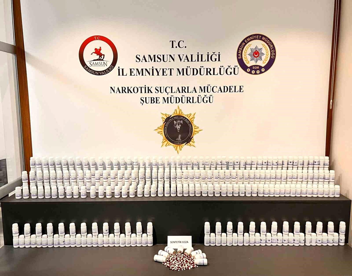 Samsun\'da 21 Bin 504 Adet Sentetik Ecza Ele Geçirildi