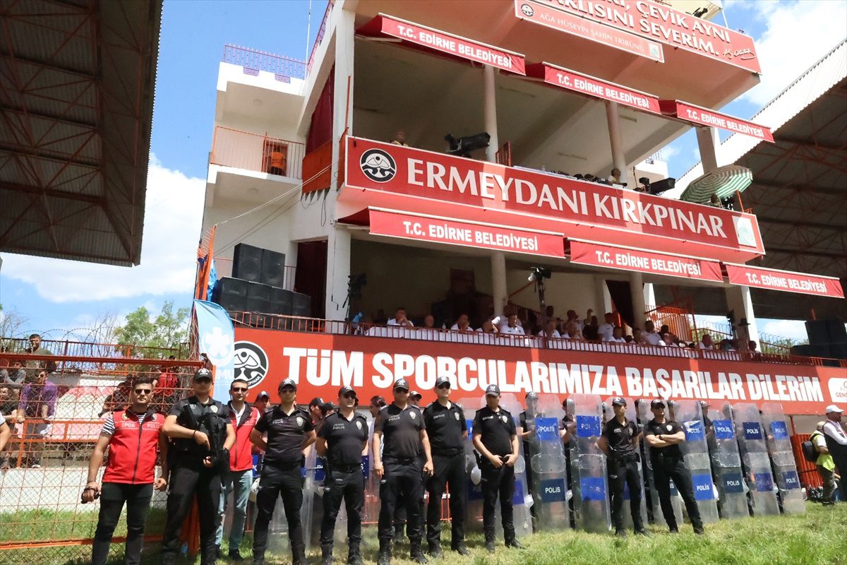 Kırkpınar Yağlı Güreşleri\'nde Emniyet Ekipleri Huzur ve Güvenliği Sağlıyor
