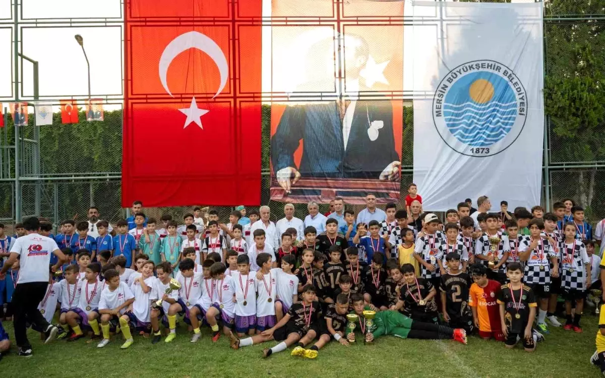 Mersin Büyükşehir Belediyesi U-11 ve U-12 Futbol Şenlik Ligi Ödül Töreni Yapıldı