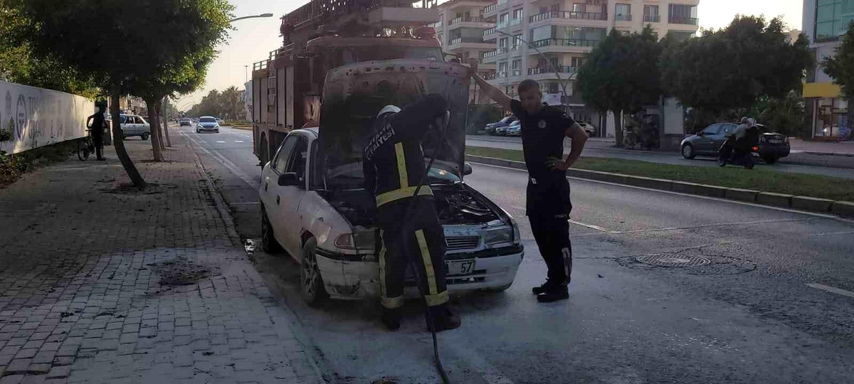 Antalya\'da Otomobil Yangını