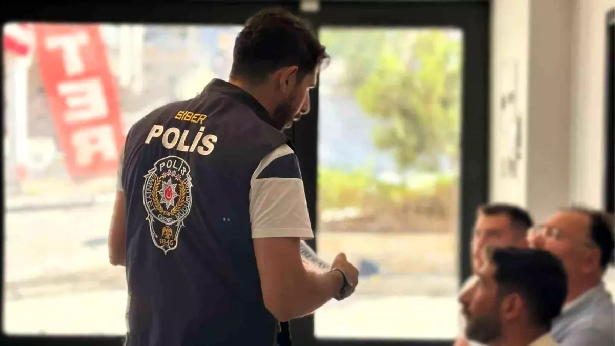 Kırıkkale\'de Polis Ekipleri Vatandaşları Bilgilendiriyor