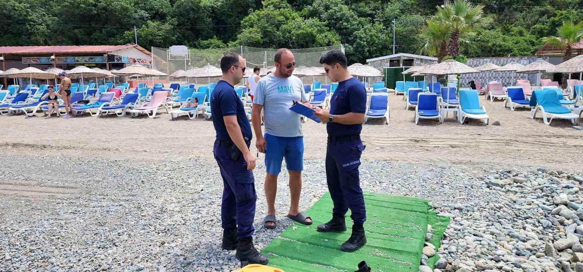 Yalova\'da Sahil Güvenlik, Plajlarda Denetim Gerçekleştiriyor