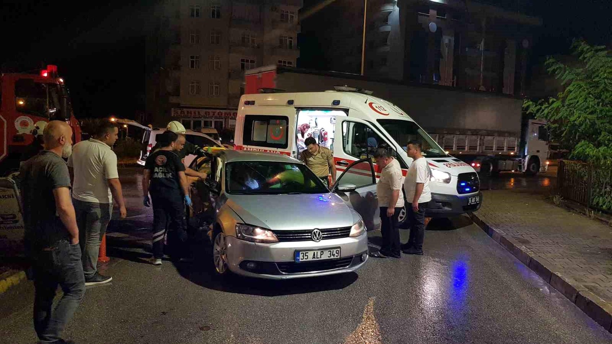 Samsun\'da Kavşakta Meydana Gelen Trafik Kazasında 4 Kişi Yaralandı