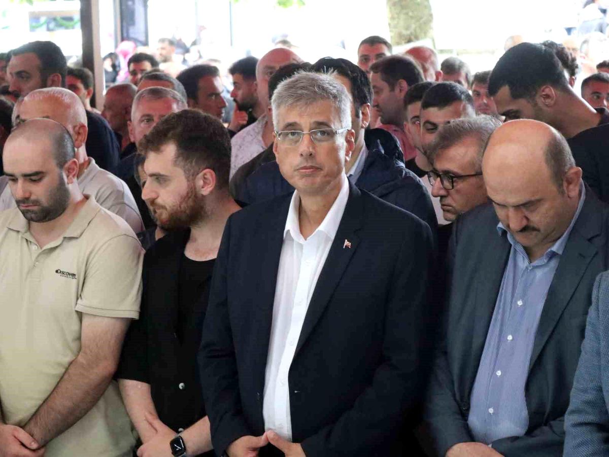 Sağlık Bakanı Yahya Kanbur\'un cenazesine katıldı