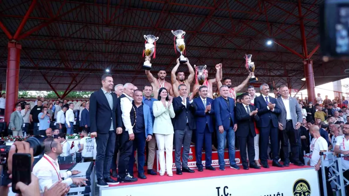 Yusuf Can Zeybek, Kırkpınar Yağlı Güreşleri\'nde 2. kez başpehlivan oldu