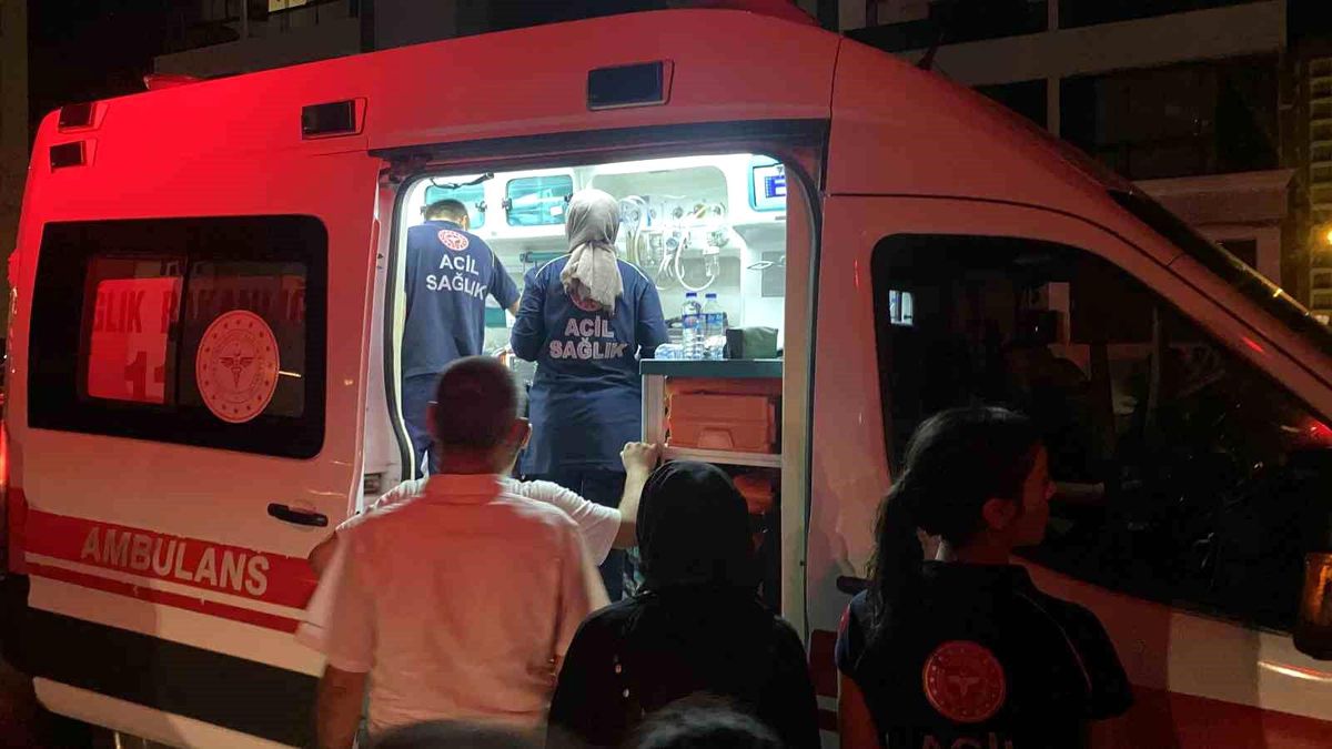 Diyarbakır\'da bir sitede çıkan yangında 4 kişi dumandan etkilendi
