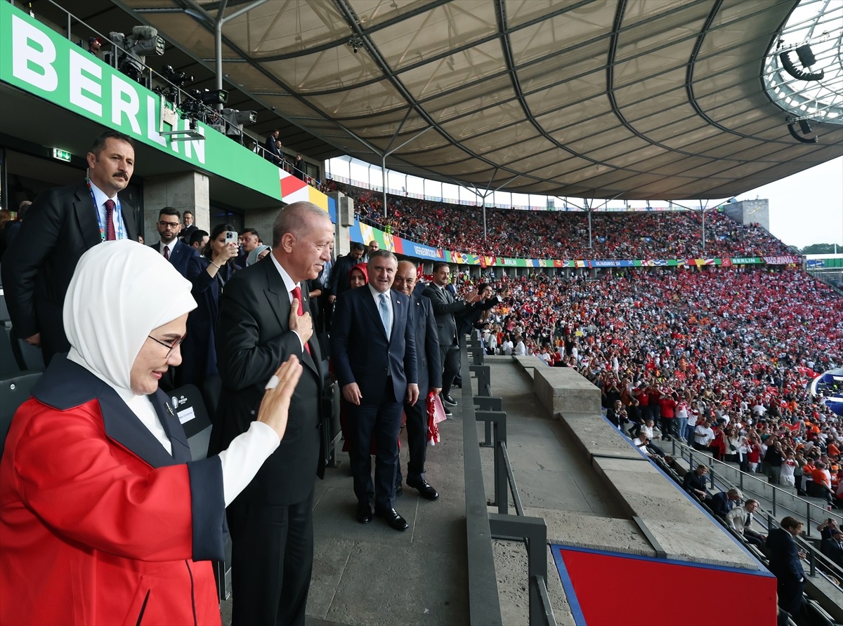 Emine Erdoğan, Türkiye A Milli Futbol Takımı\'nı tebrik etti