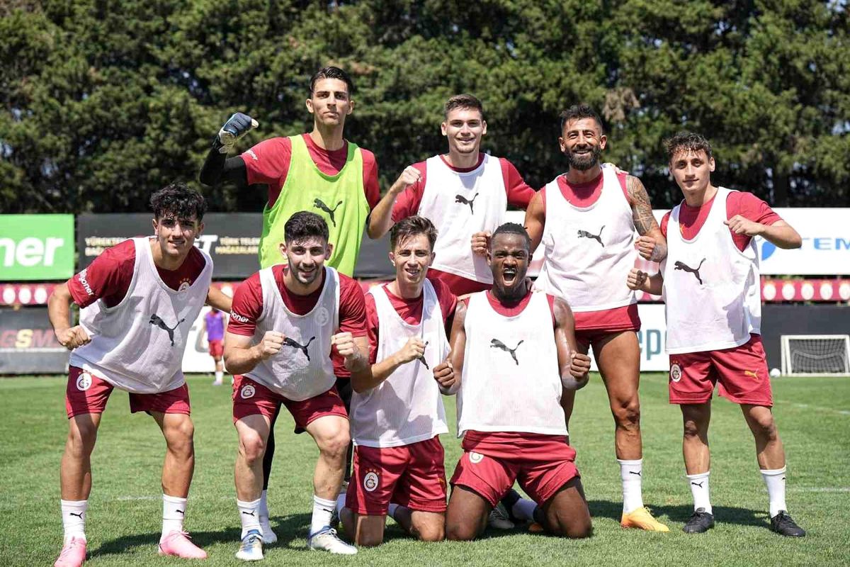 Galatasaray, Florya Metin Oktay Tesisleri\'nde antrenman yaptı