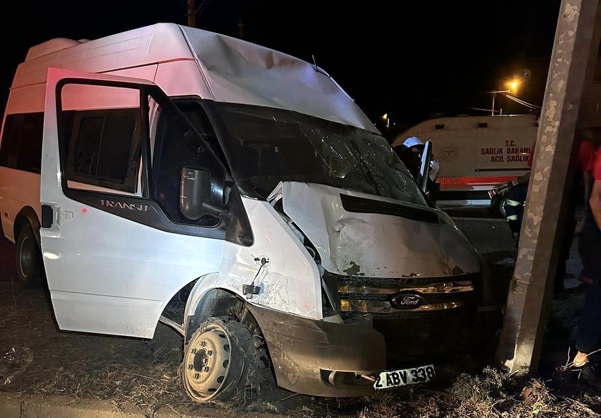Mardin\'de minibüs kazası: 1 yaralı