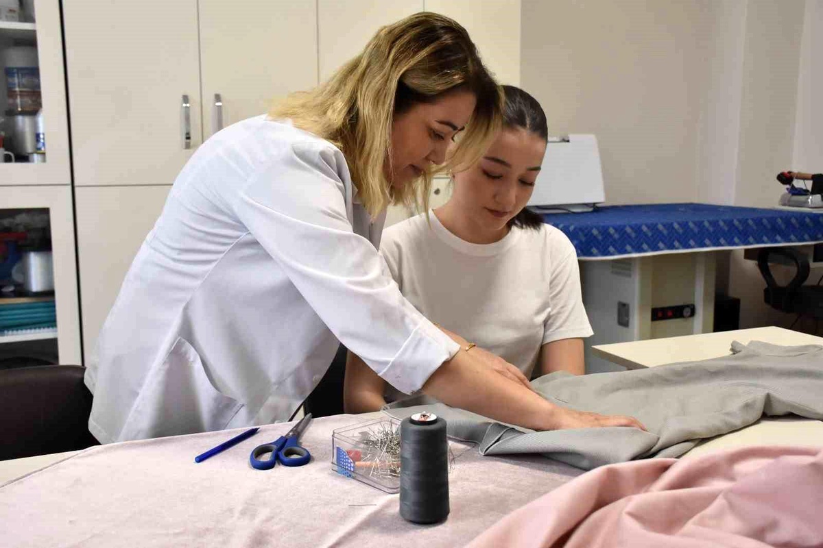 Şahinbey Belediyesi Moda Tasarım Öğrencisi London College of Fashion\'ı Kazandı