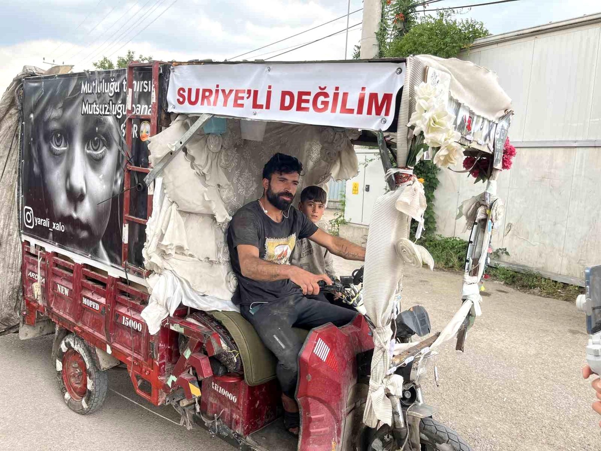 Kocaeli\'de Kağıt Toplayan Adamın Motosikletine Yazdığı Yazı Sosyal Medyada Gündem Oldu