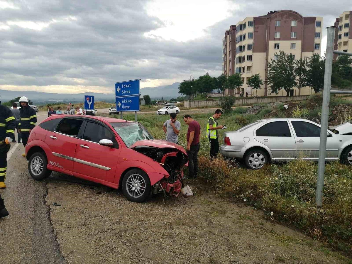 Tokat\'ın Niksar ilçesinde trafik kazası: 3 yaralı