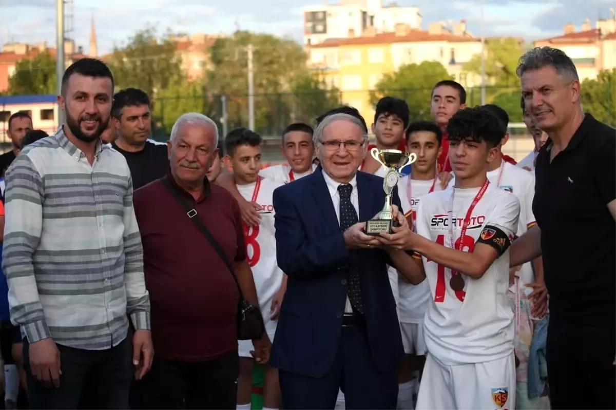 Bellona Kayserispor, U-13 ve U-11 Ligi\'nde şampiyon oldu