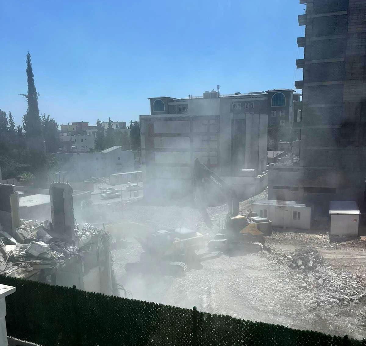 Adıyaman\'da Yıkılan Yapıların Ayrıştırılması Tepkilere Neden Oluyor