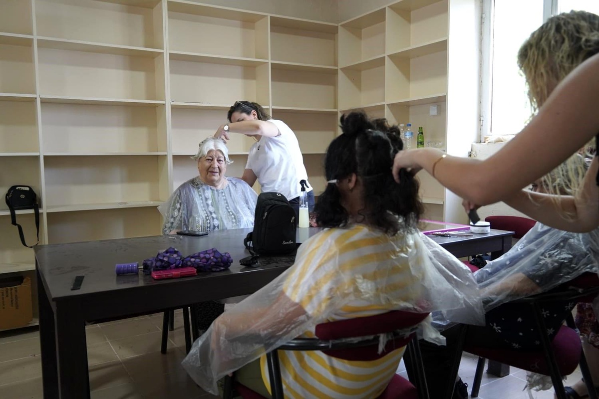 Yunusemre Belediyesi\'nden Kadınlara Kuaför Hizmeti