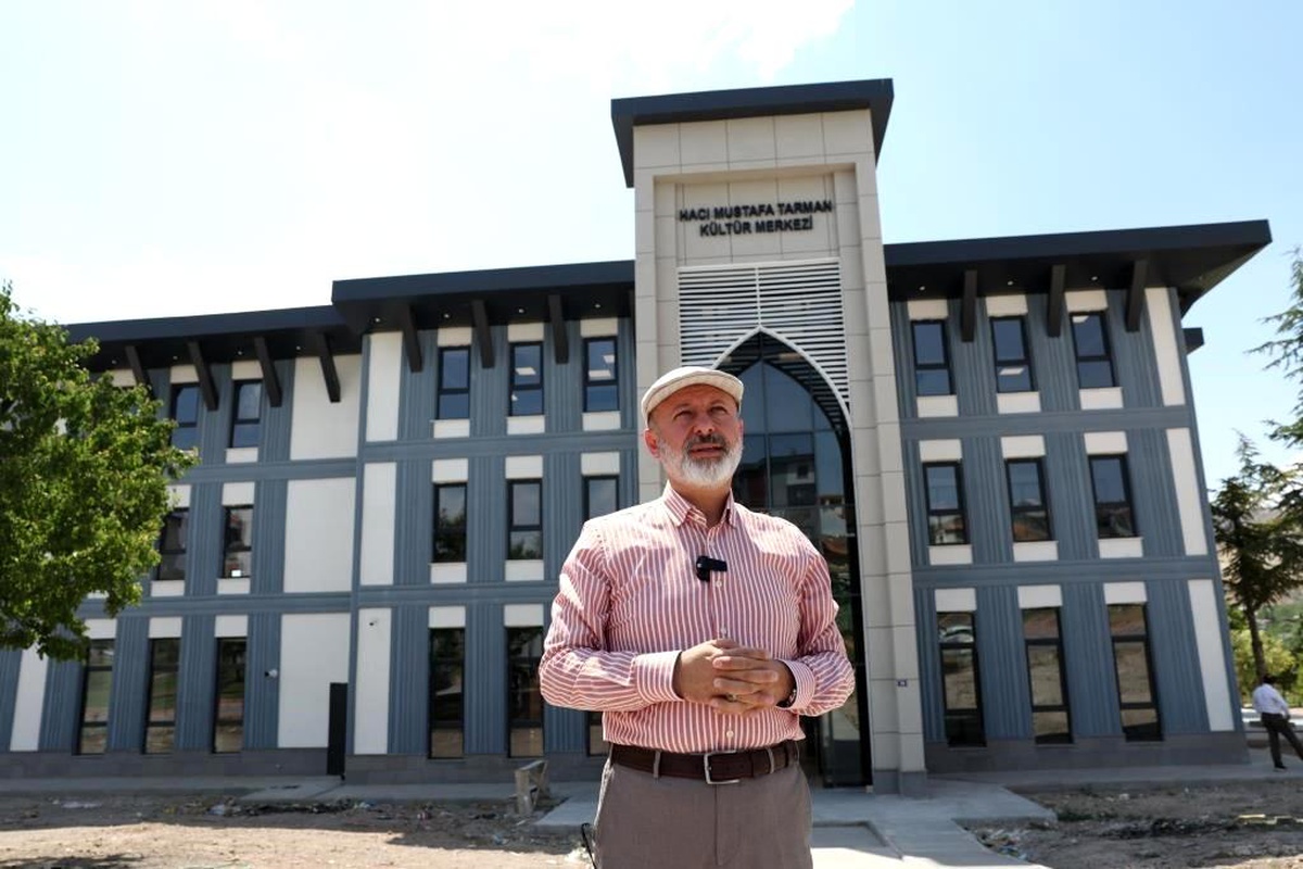 Kocasinan Belediye Başkanı Ahmet Çolakbayrakdar, Hacı Mustafa Tarman Kültür Merkezi\'nde İncelemelerde Bulundu