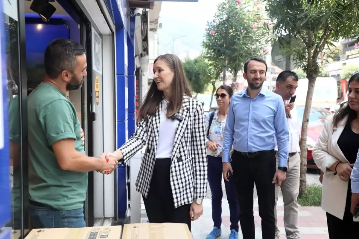 Şehzadeler Belediye Başkanı Gülşah Durbay Esnaf Ziyaretleri Gerçekleştirdi