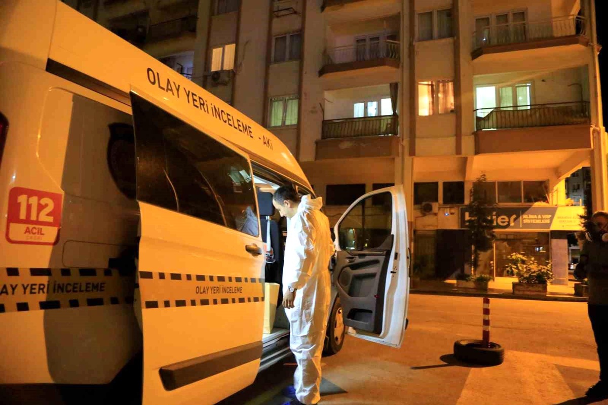 Antalya\'da Apartman Sakini Ölü Bulundu