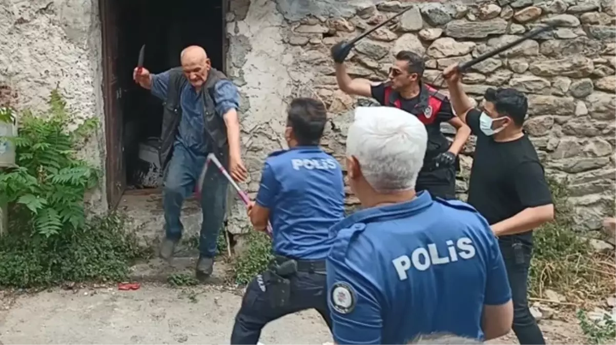 Bursa\'da polisi bıçaklayan "çöp ev" sahibinin ifadesi ortaya çıktı: Ben peygamberim, cumhurbaşkanıyım