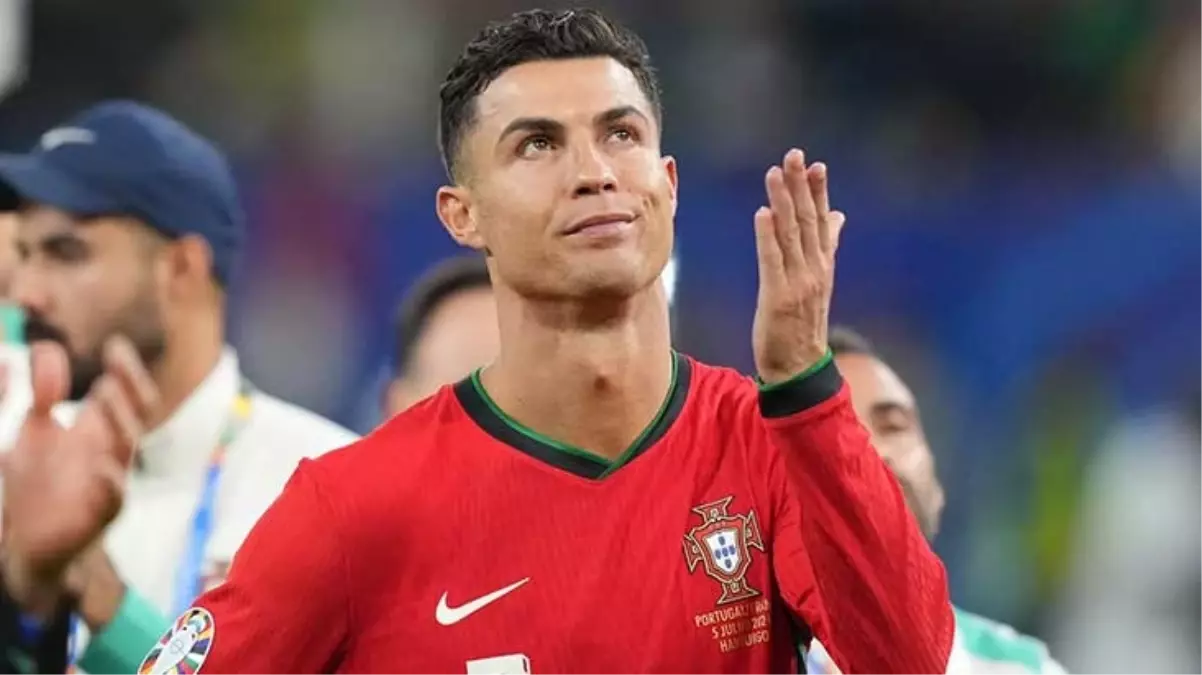 Cristiano Ronaldo, oğluyla aynı sahada oynamadan futbolu bırakmayacak