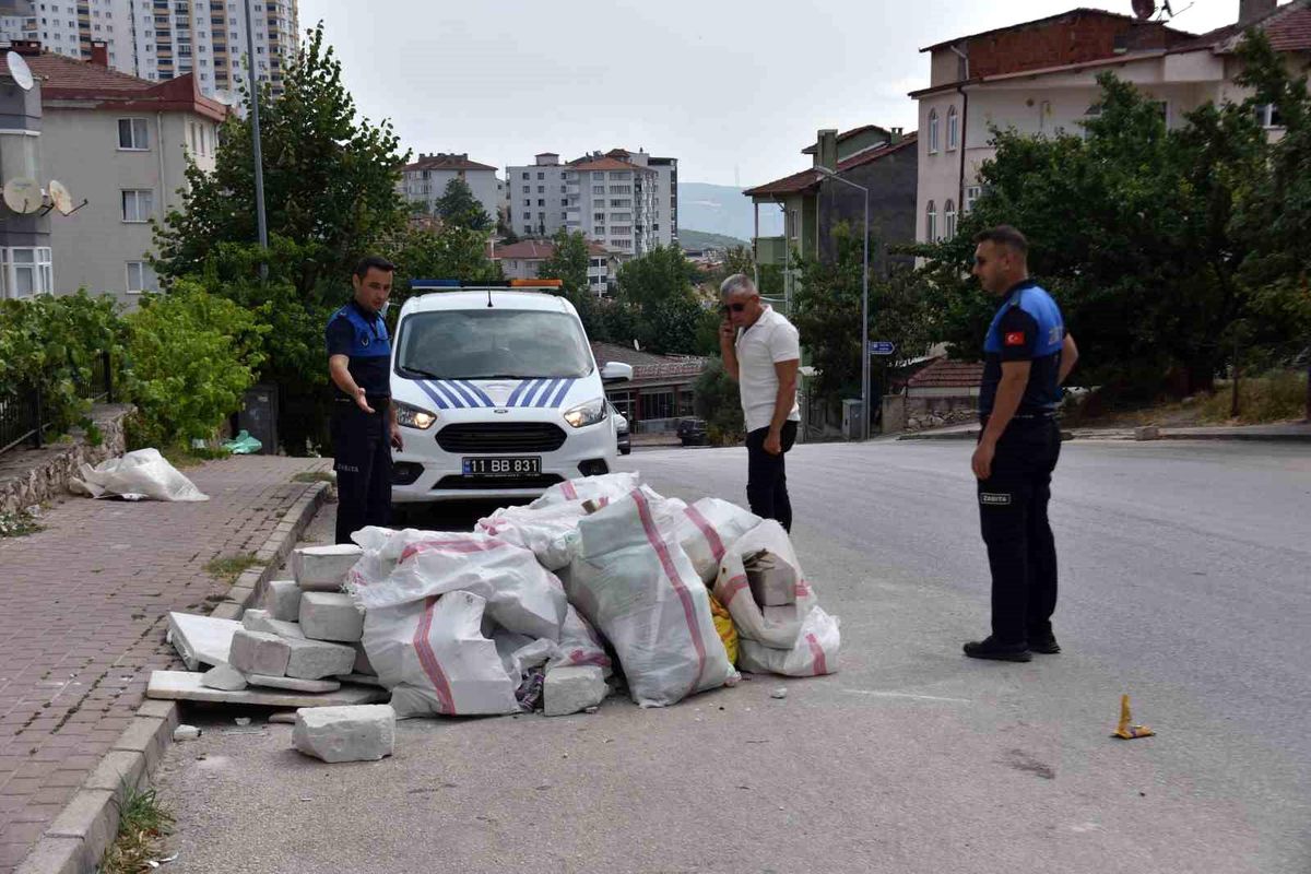 Bilecik Belediyesi Zabıta Müdürlüğü, İnşaat Atığı Bırakan Şahsa Cezai İşlem Uyguladı