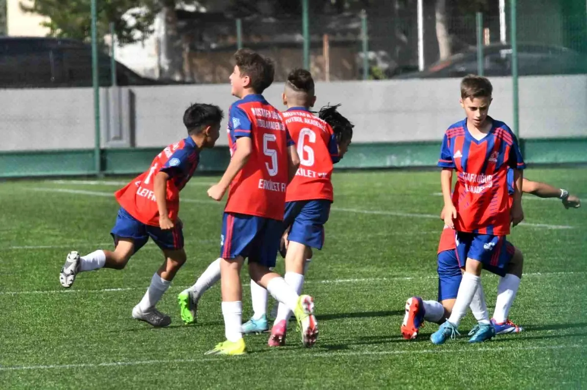 Kayseri Hasan Ali Kilci U12 Ligi\'nde Şampiyon Zeki Akparlarspor