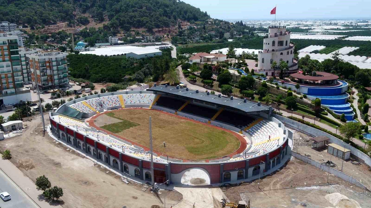 Antalya Büyükşehir Belediyesi Kumluca\'ya Atatürk Stadyumu kazandırdı